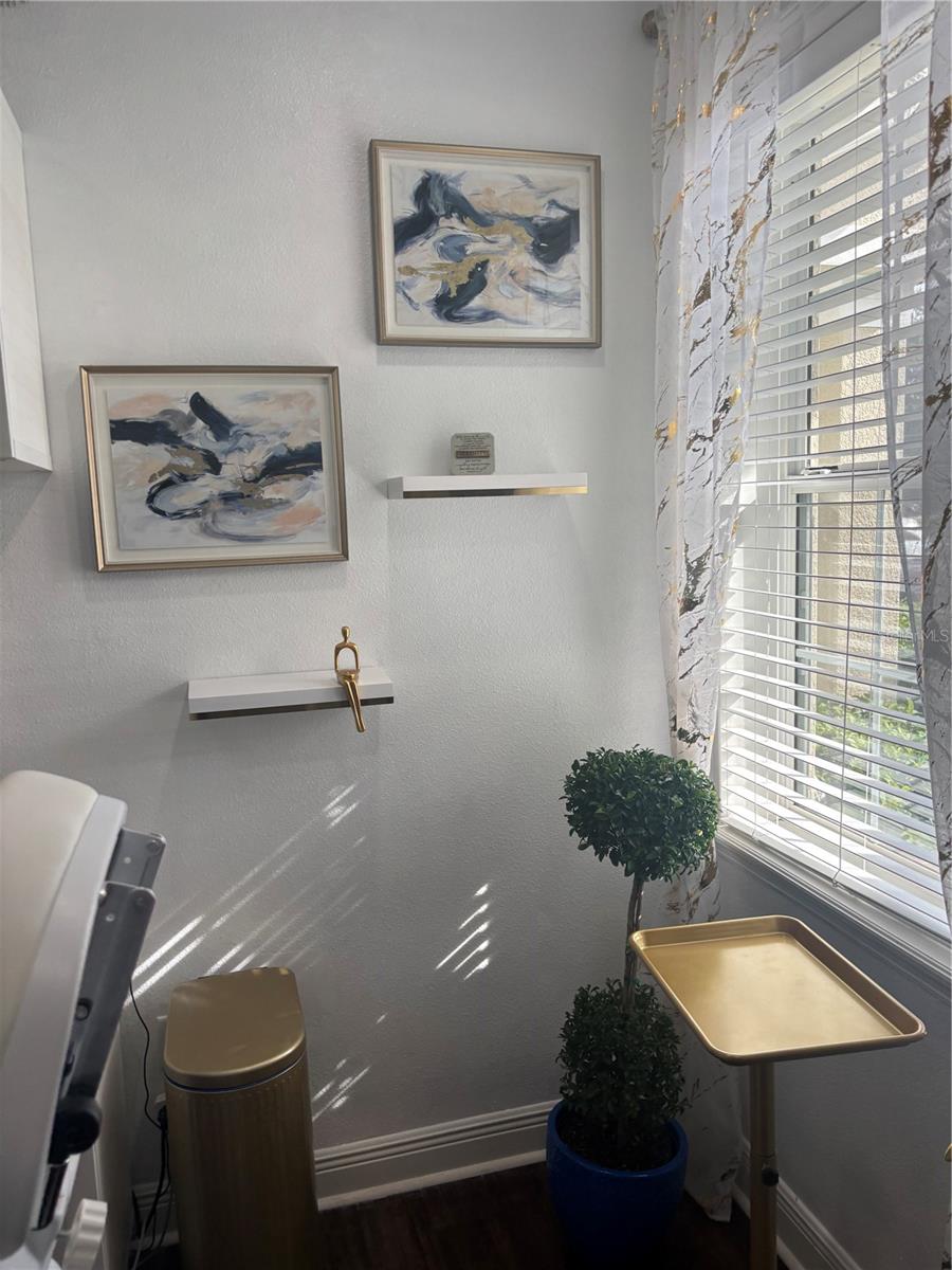 REDFERN PROFESSIONAL CENTER - Commercial Lease