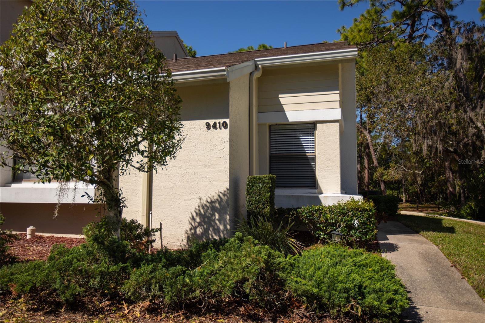 Best Value!!  Seller Motivated.  Cute and cozy end-unit, first floor condo with no neighbors above in wonderful Weeki Wachee!  Enjoy life in the Greens at the Heather, a diverse Golf Centered community on Florida's Nature Coast.  This home features 2 bedrooms and 2 full baths, inside laundry room with washer and dryer, Living room with vaulted ceilings full of Natural Light from the skylights, updated kitchen with full appliance package, blinds & shades on all the windows, updated baths.  Tile flooring, with plank porcelain tile in the bedrooms.  Sliding doors lead to the 4-season porch out back, with peaceful golf course views.  Low monthly fees include all exterior maintenance, and access to Picketts' Park where the community pool and recreation areas are private for residents and guests only.  Home is move-in ready with fresh paint inside in neutral colors.