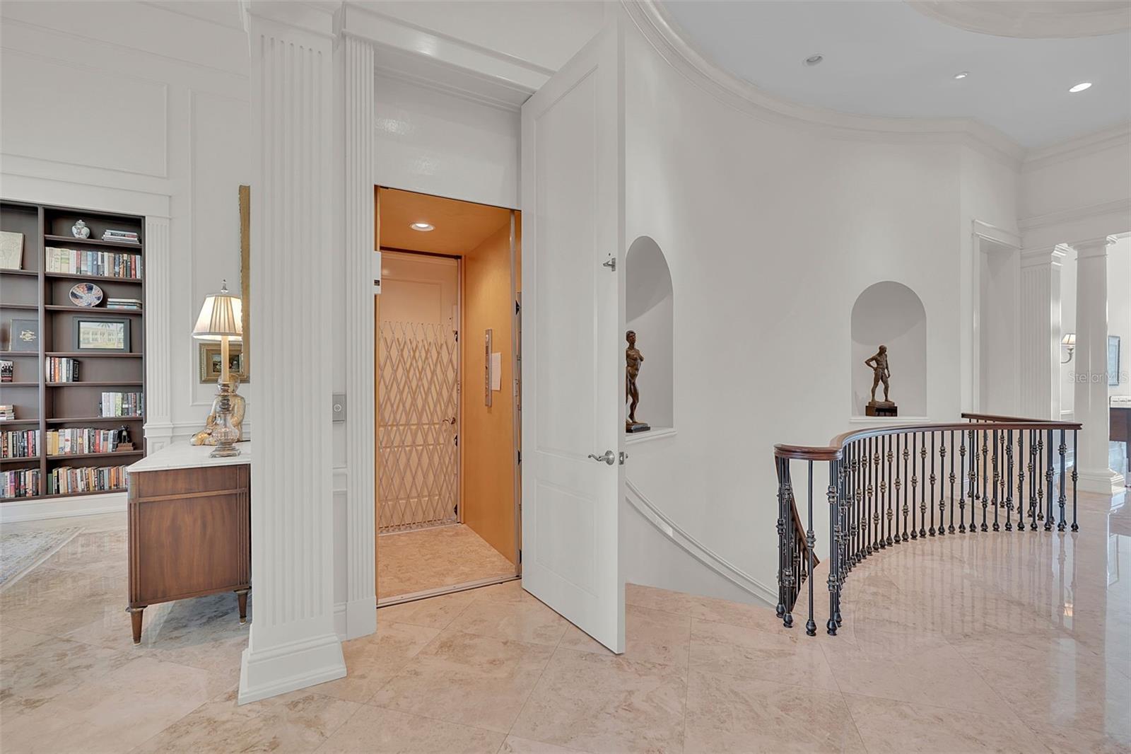 SANDERLING CLUB / SIESTA KEY - Residential