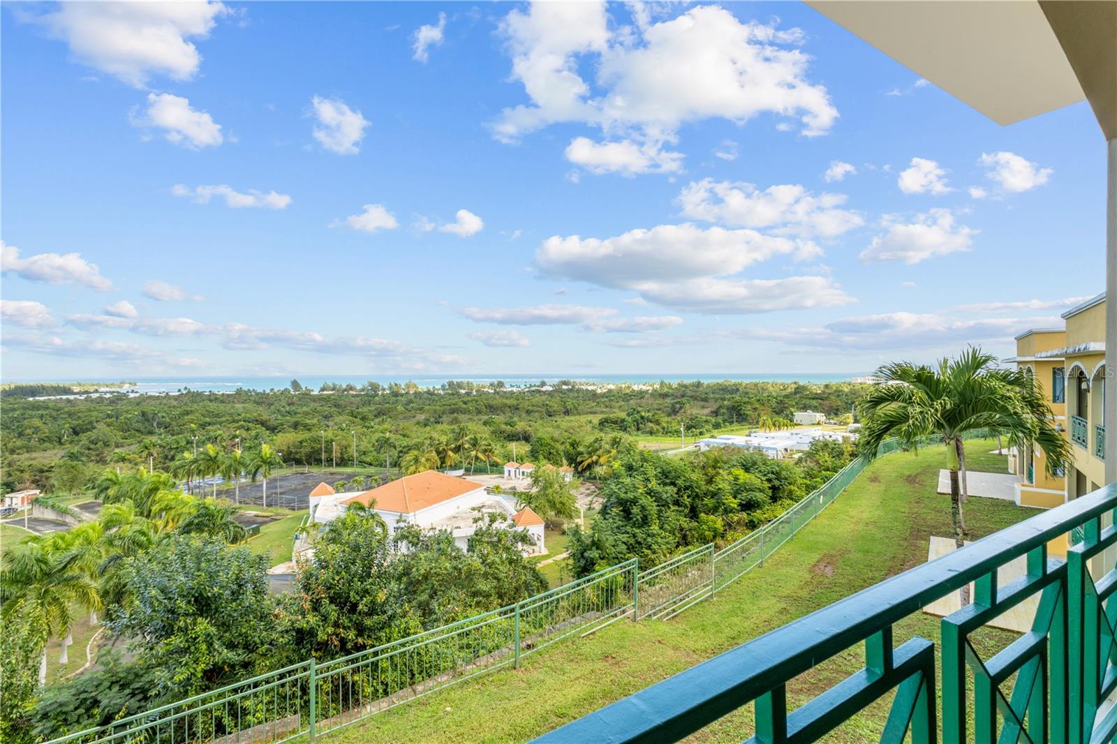 COSTA DORADA - Residential