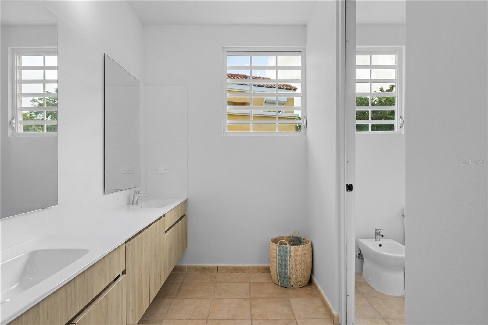COSTA DORADA - Residential