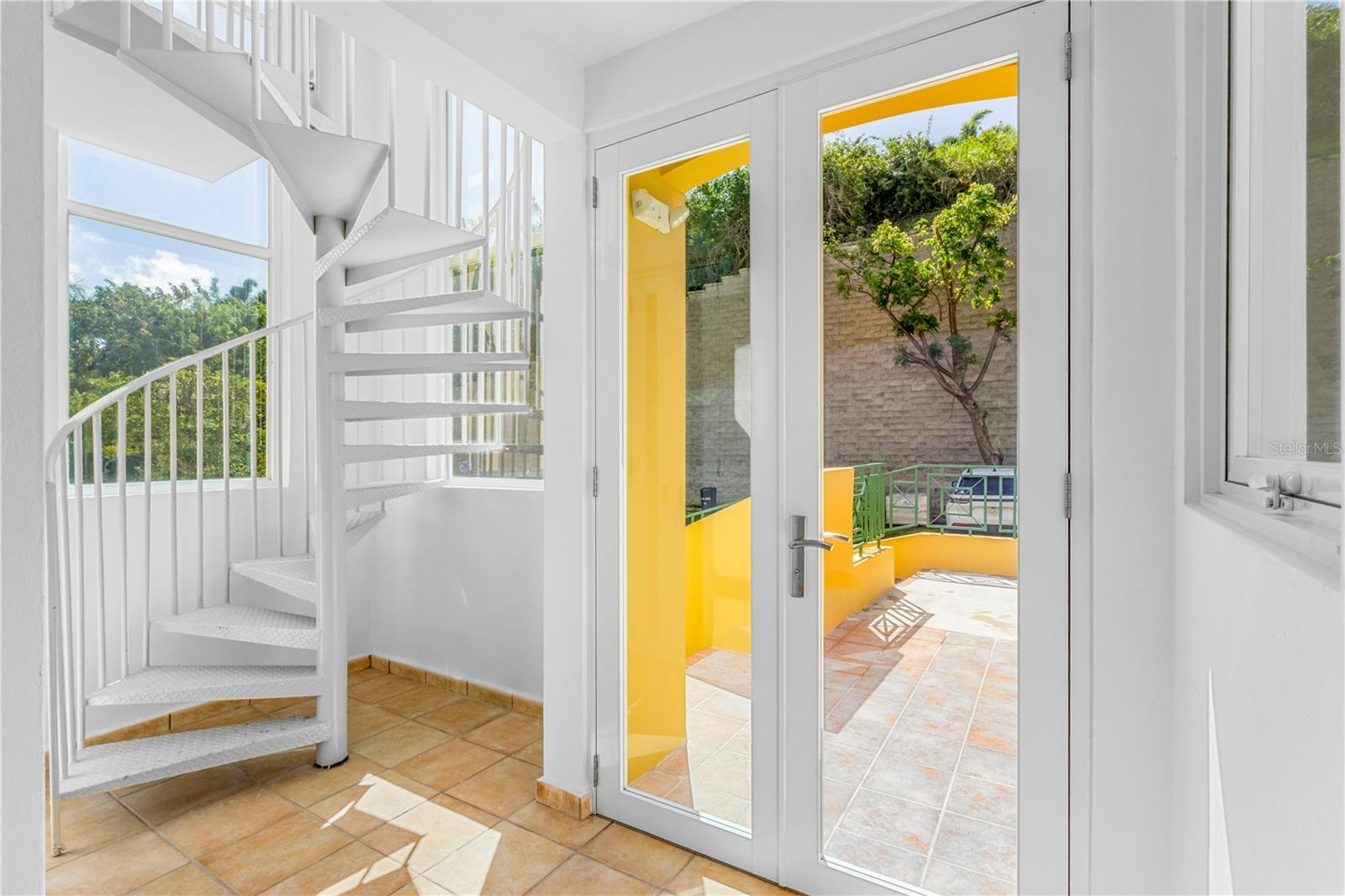 COSTA DORADA - Residential