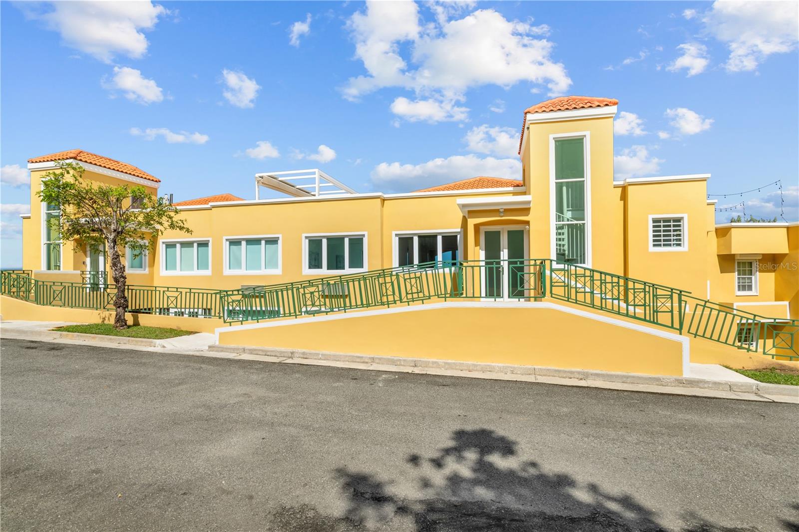 COSTA DORADA - Residential
