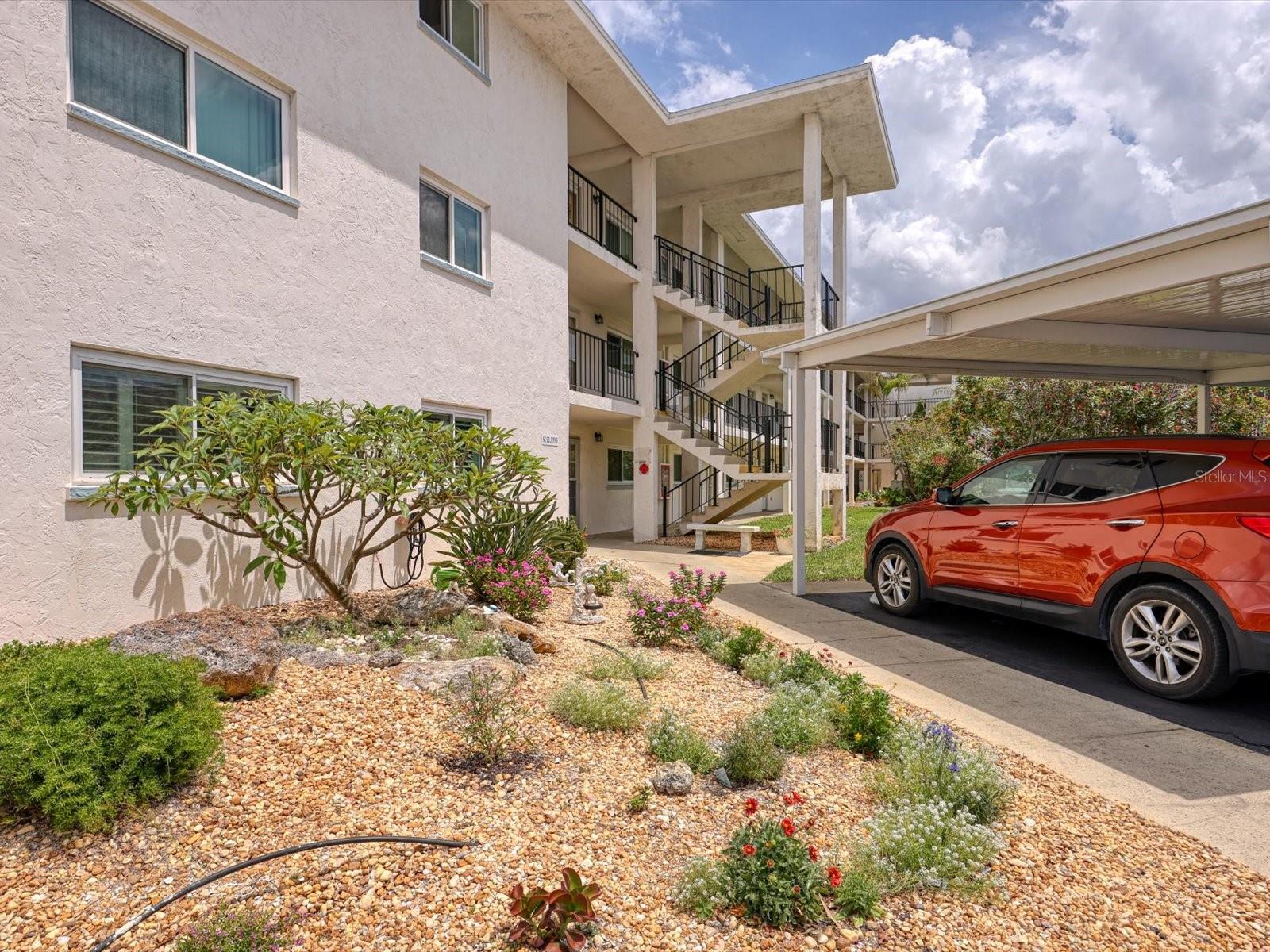 HOLIDAY APTS - Residential