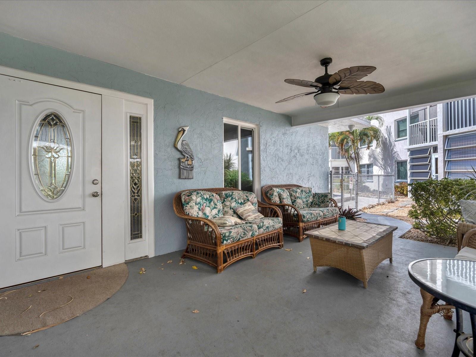 HOLIDAY APTS - Residential