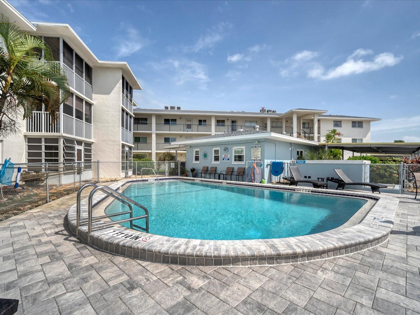 HOLIDAY APTS - Residential