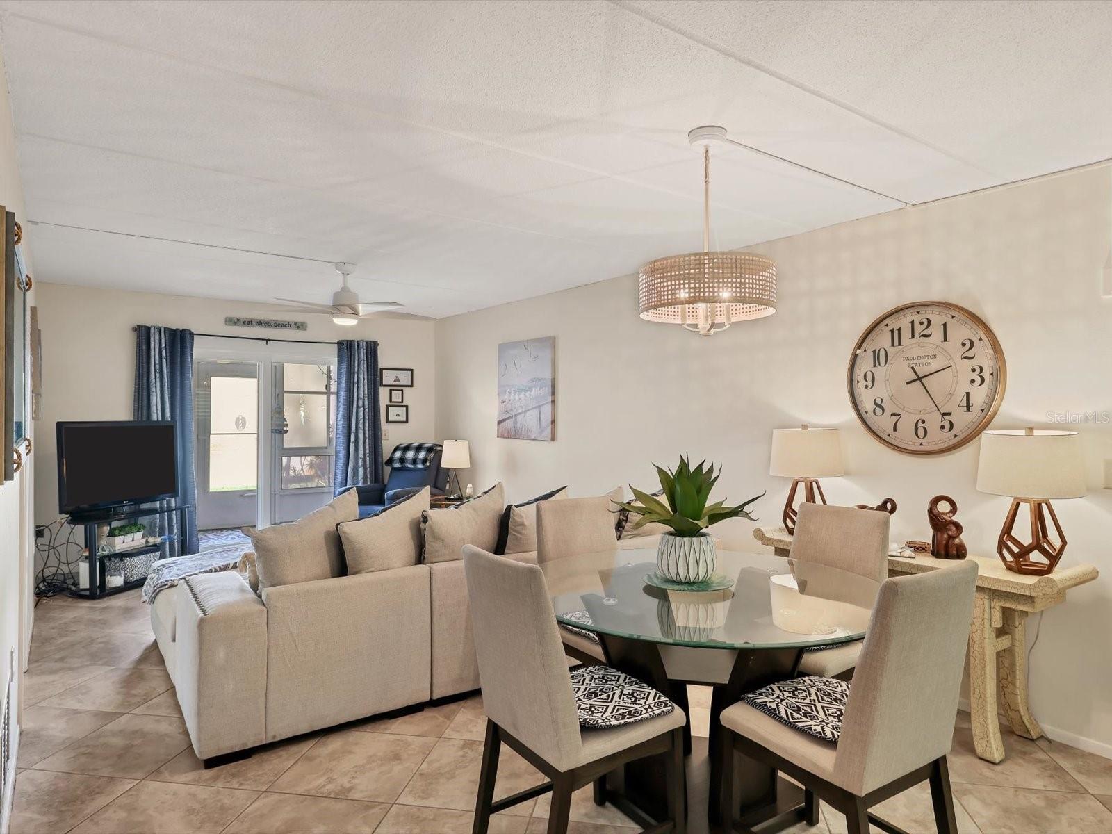 HOLIDAY APTS - Residential