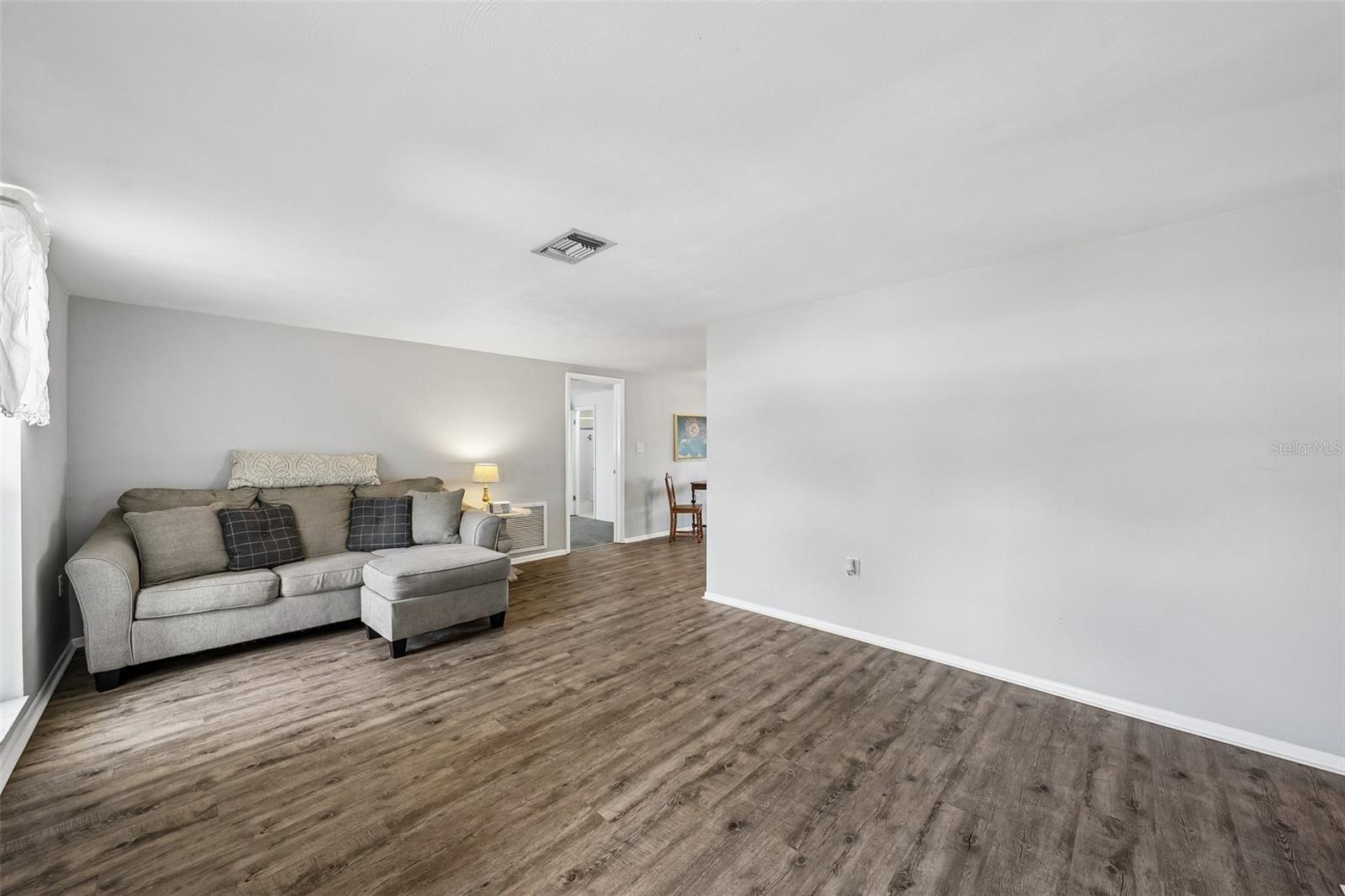 EMBASSY HILLS - Residential