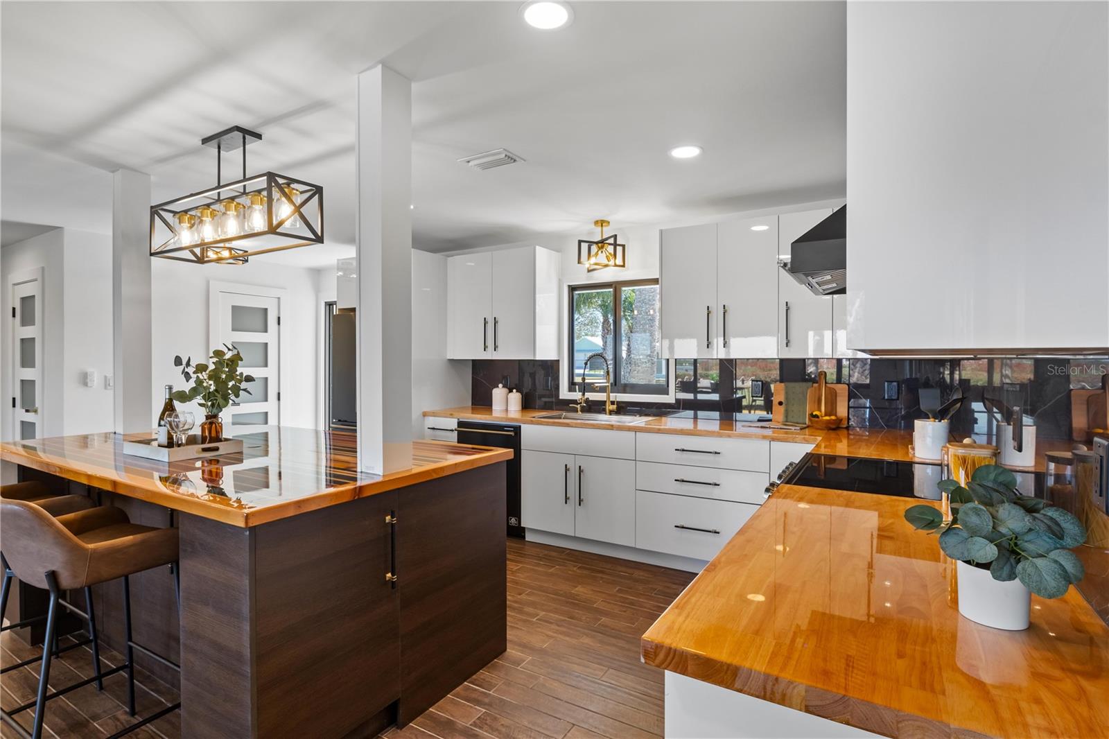 HATCHES HOMESTEAD & LOWDS - Residential