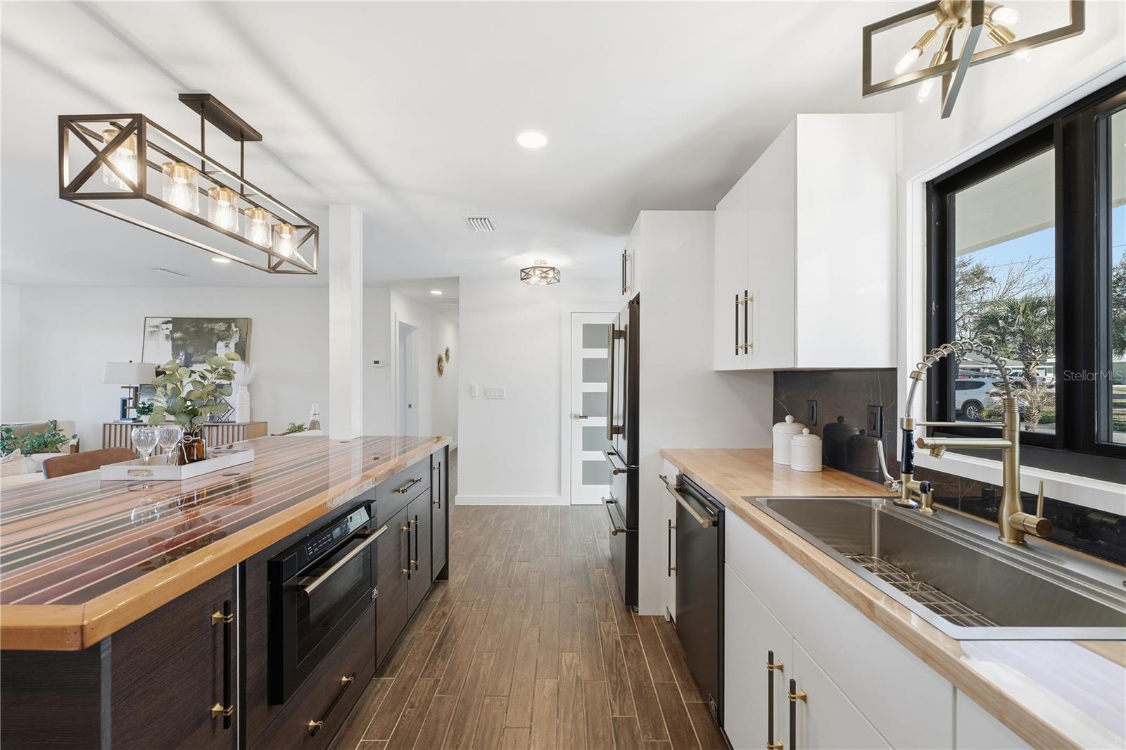 HATCHES HOMESTEAD & LOWDS - Residential