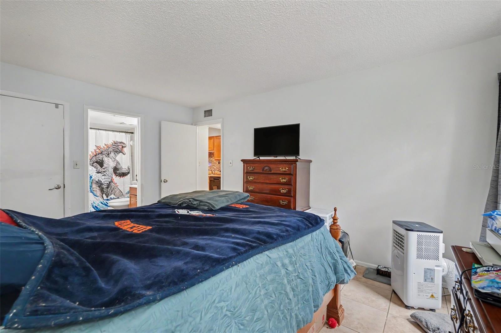 THE OAKS UNIT V A CONDOMINIUM - Residential
