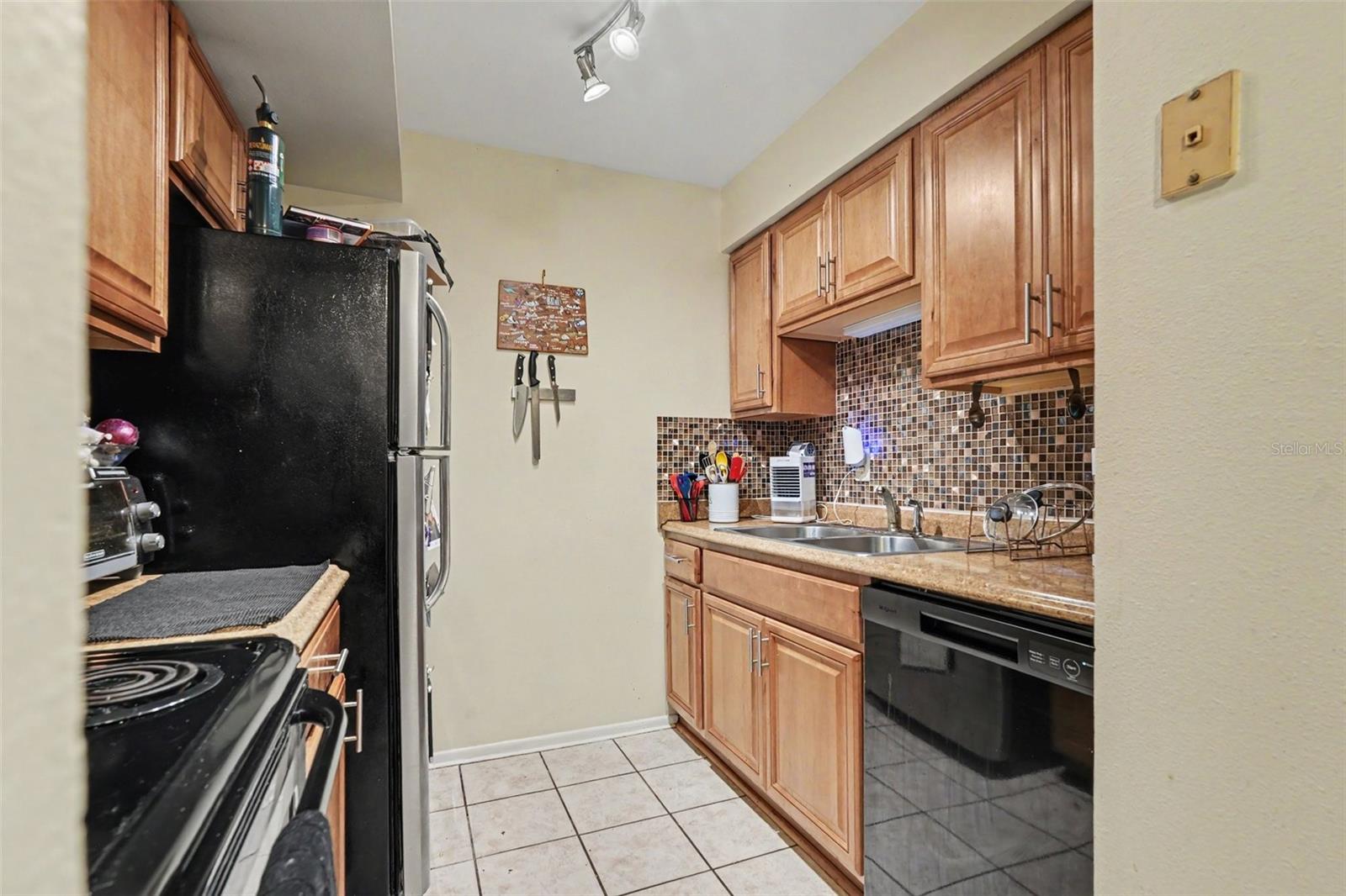 THE OAKS UNIT V A CONDOMINIUM - Residential