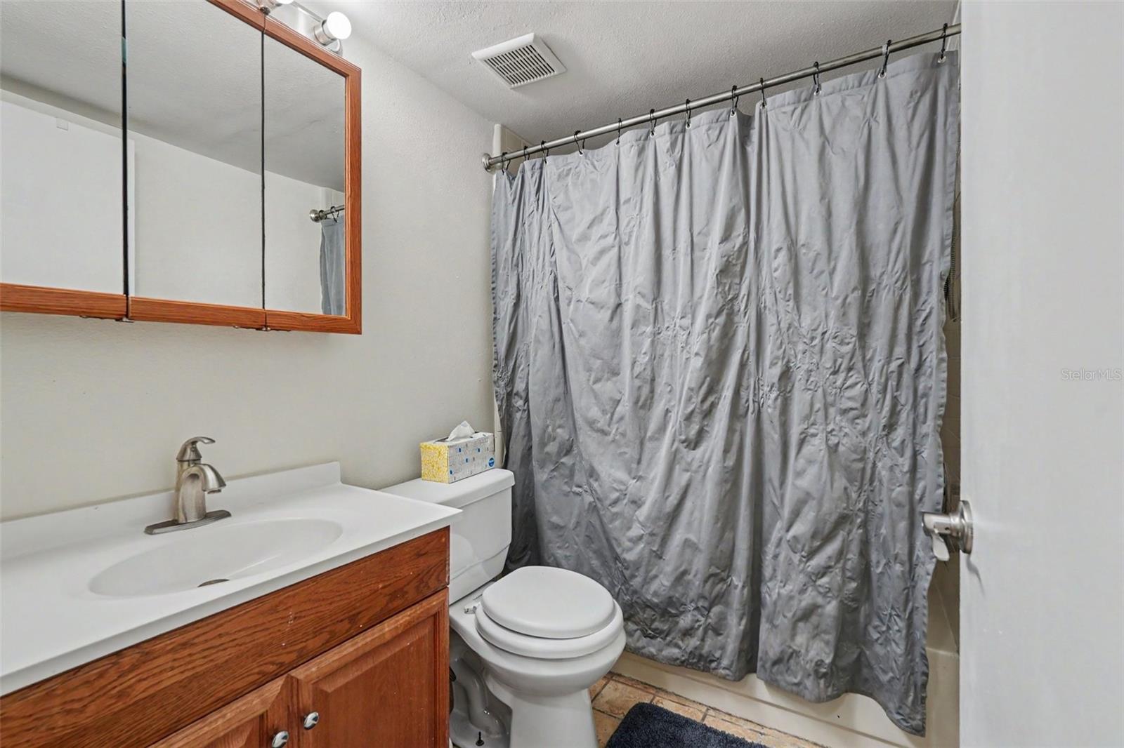 THE OAKS UNIT V A CONDOMINIUM - Residential