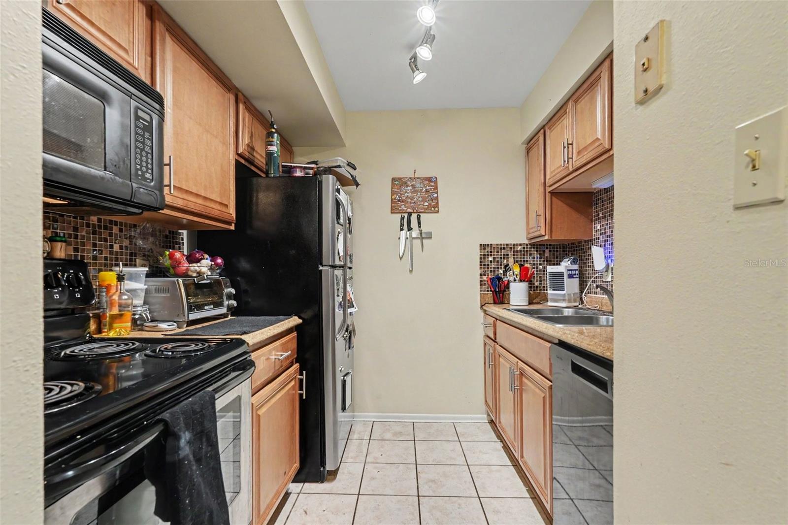 THE OAKS UNIT V A CONDOMINIUM - Residential