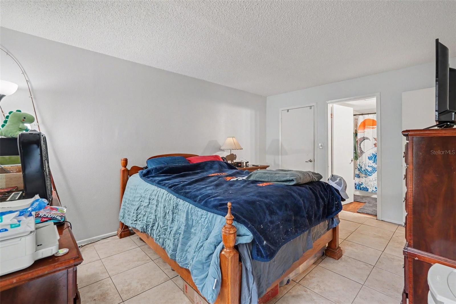 THE OAKS UNIT V A CONDOMINIUM - Residential