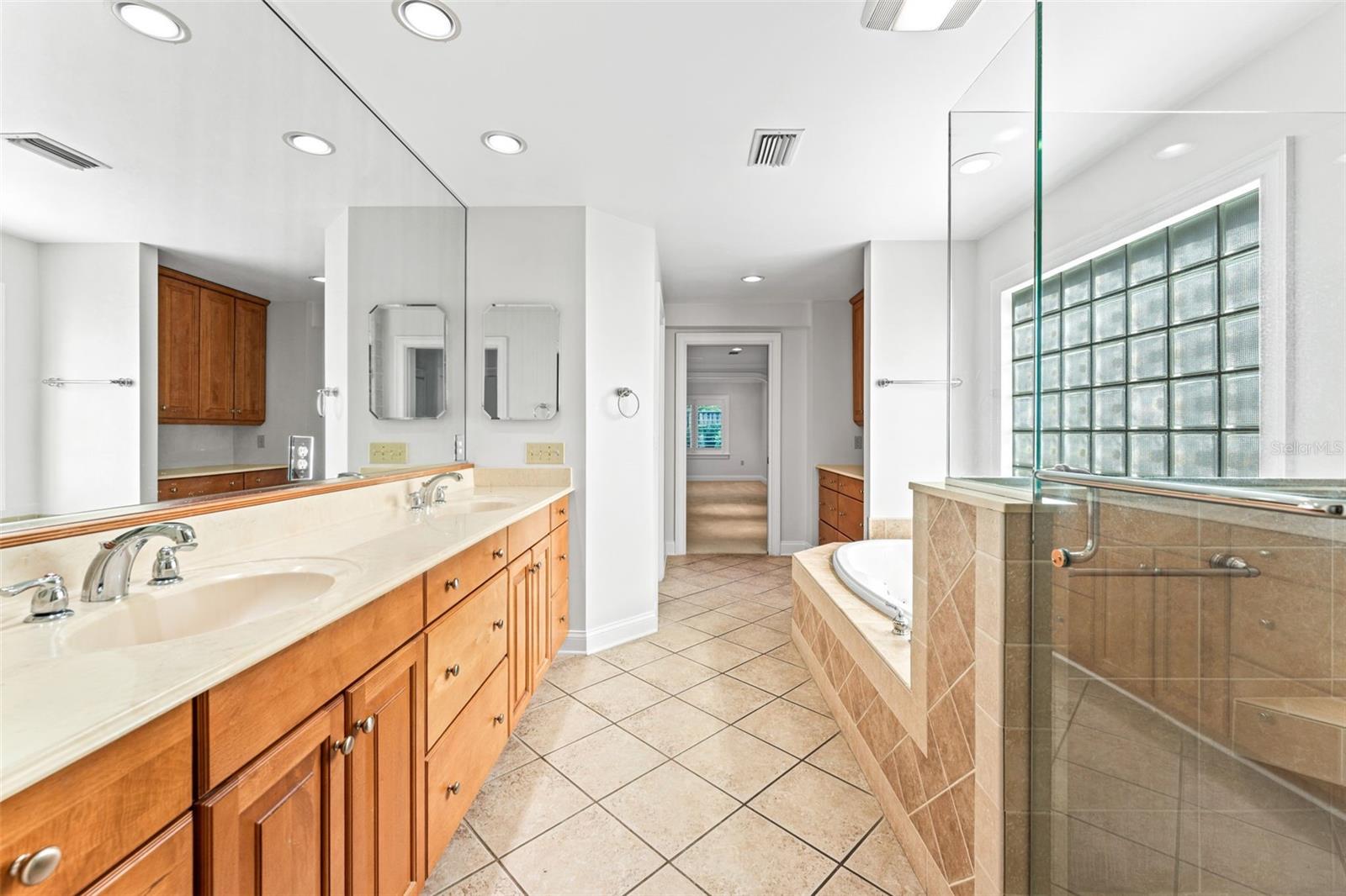 SOUTHERN OAKS - Residential