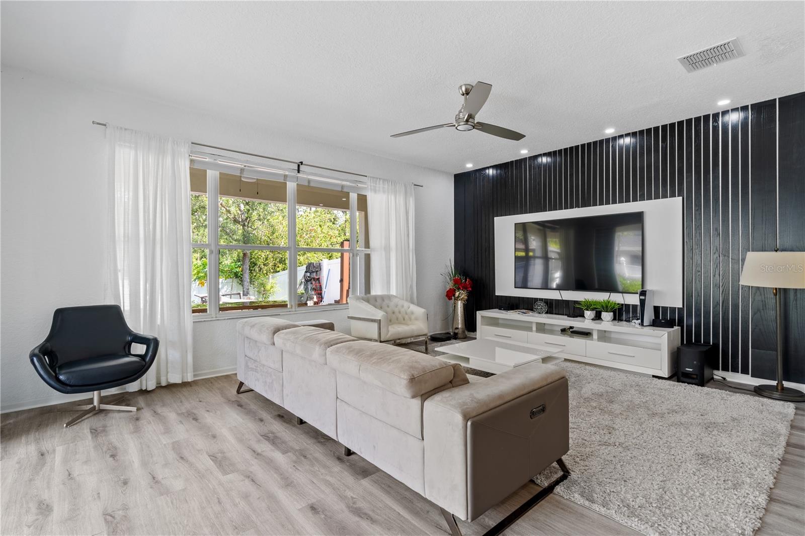 LAKES/WINDERMERE-PEACHTREE - Residential