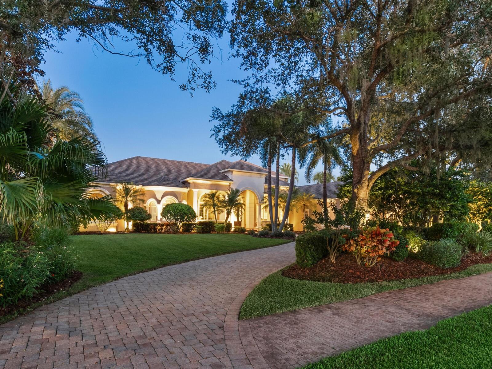 FOUNDERS CLUB - Residential