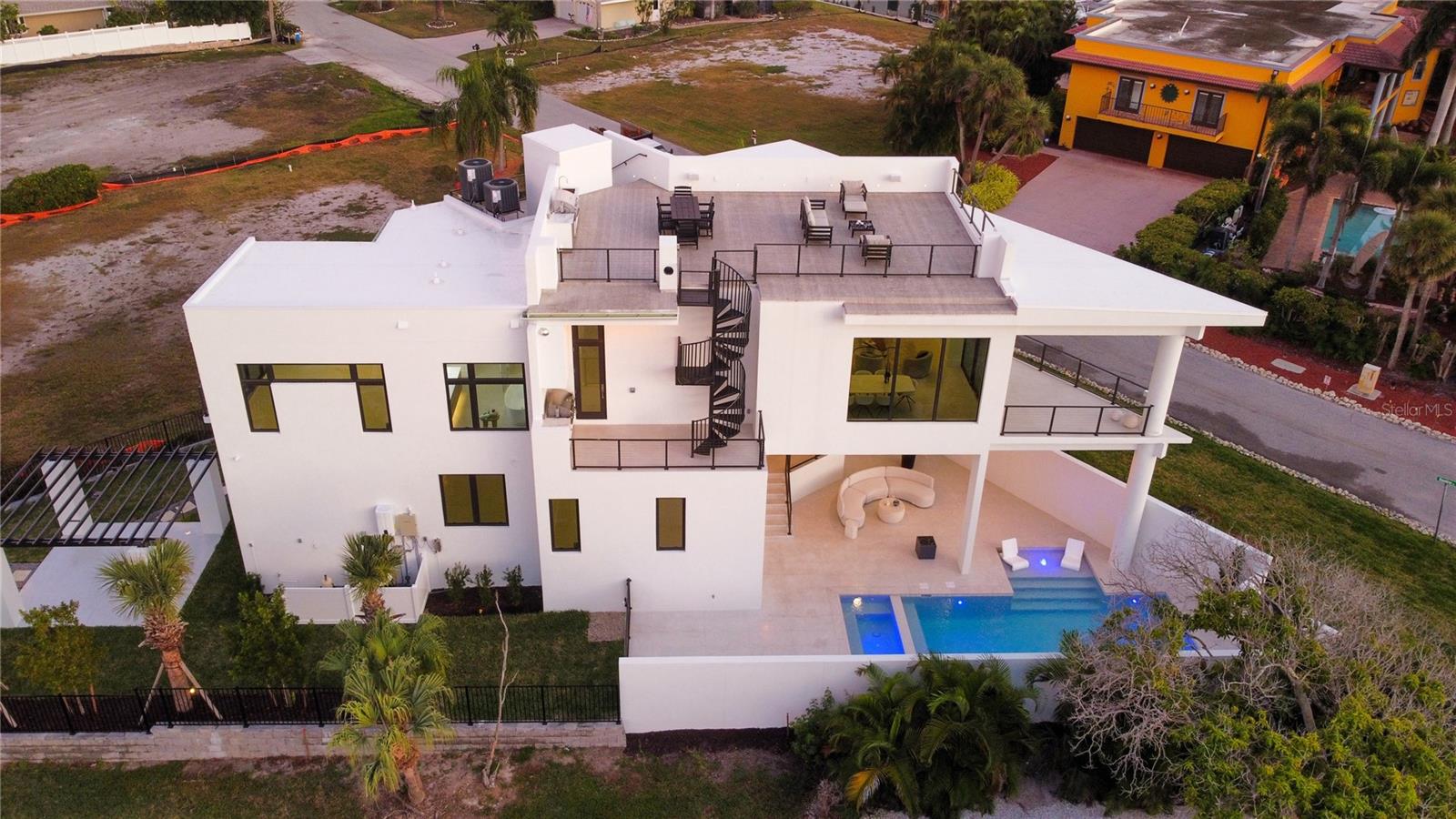 LONGBOAT KEY ESTATES - Residential
