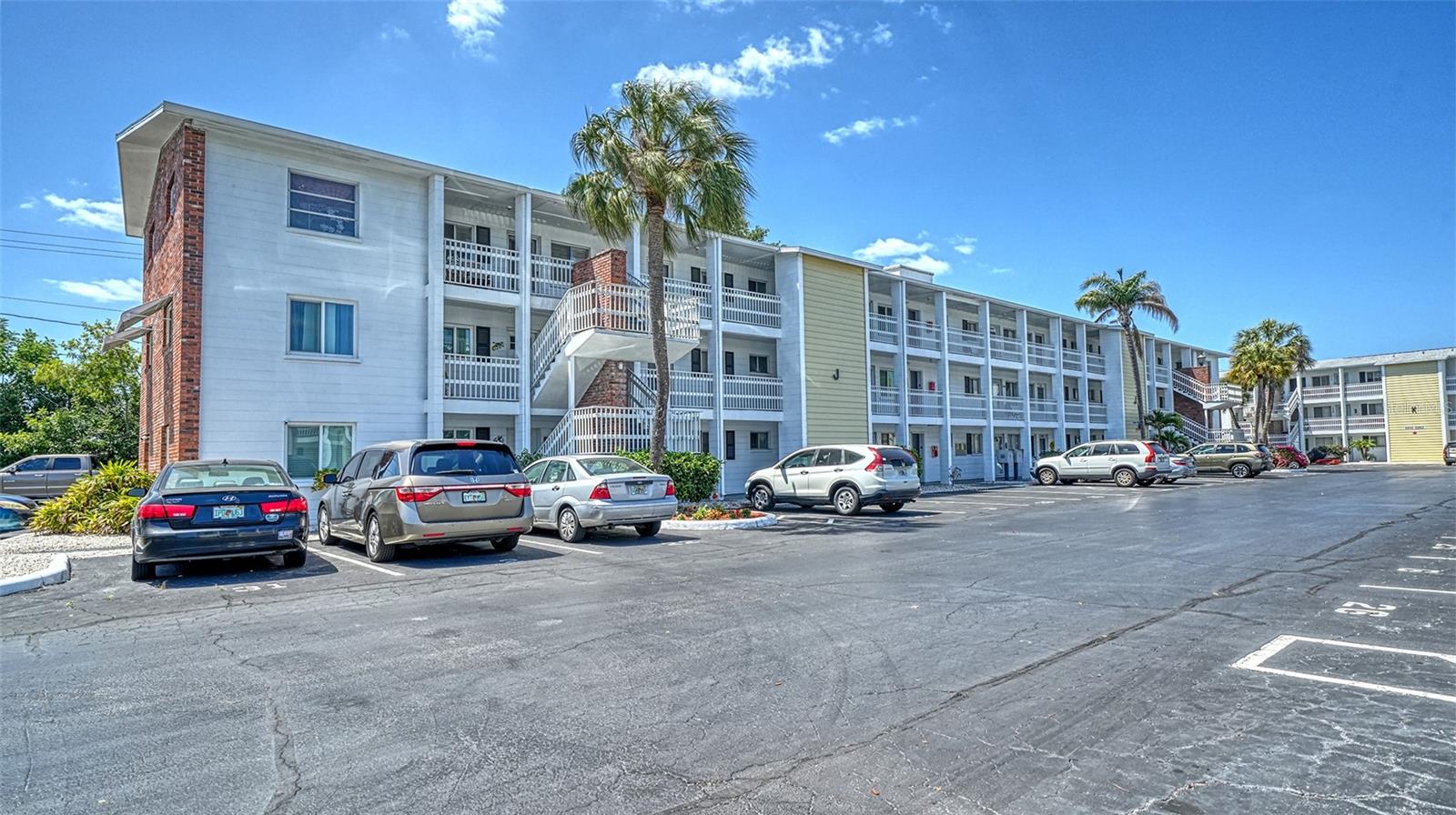 BAYSHORE GARDENS APTS 8 - Residential