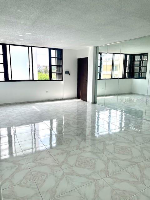 COND. MARSEILLES 18 - Residential