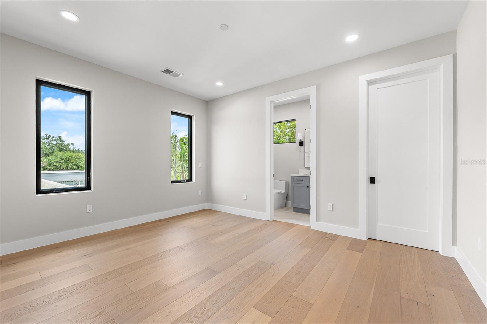 NORTH HAMPTON PARK - Residential