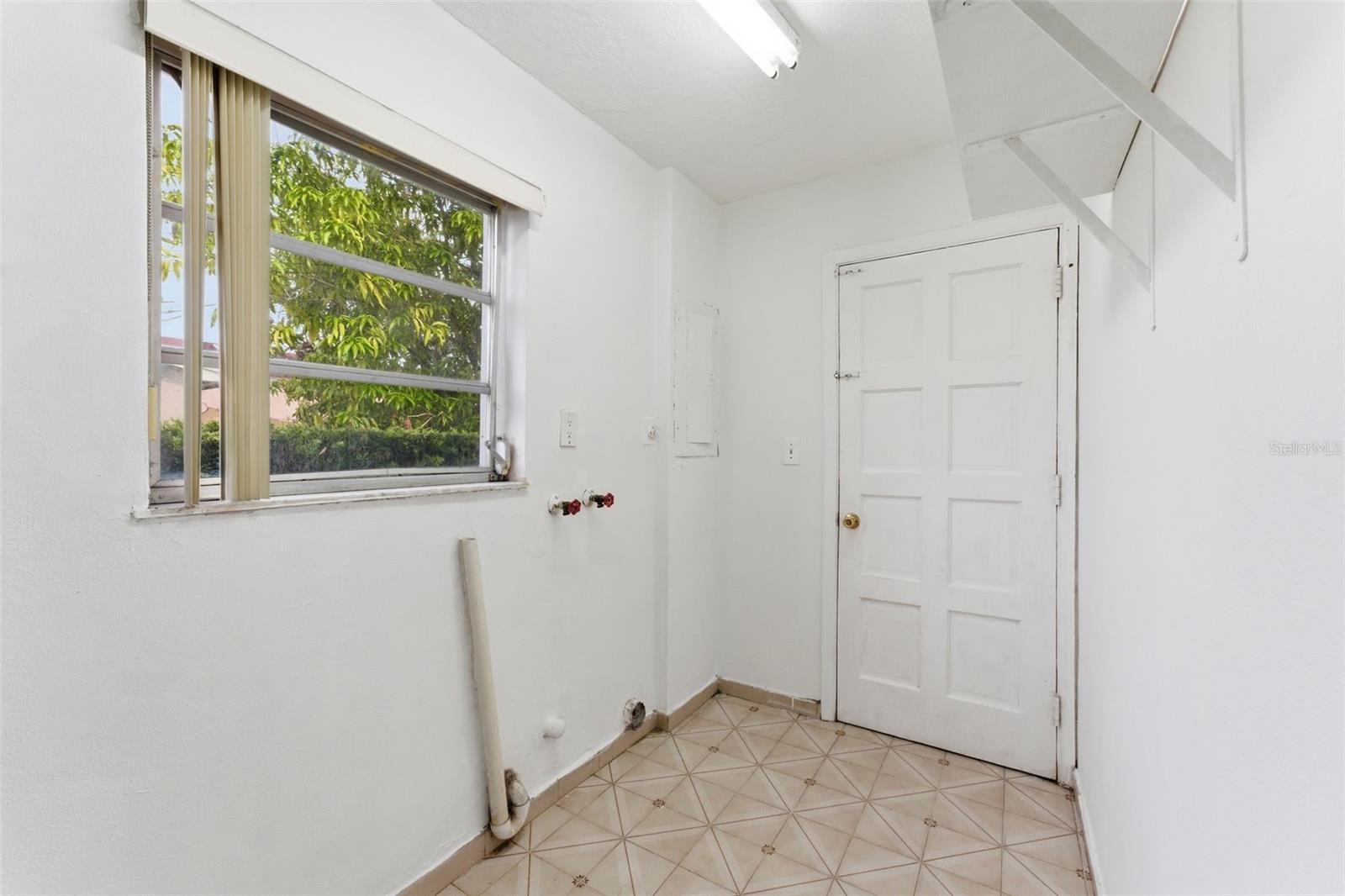 REJOSA HEIGHTS - Residential Income