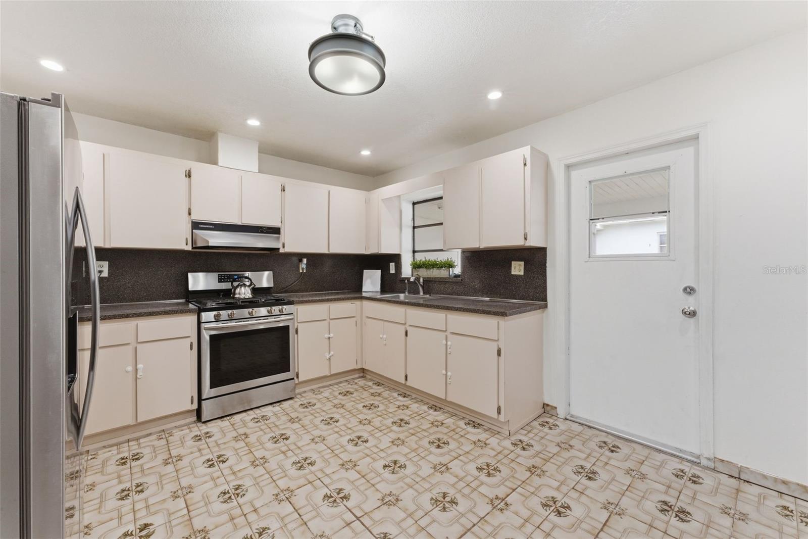 REJOSA HEIGHTS - Residential Income