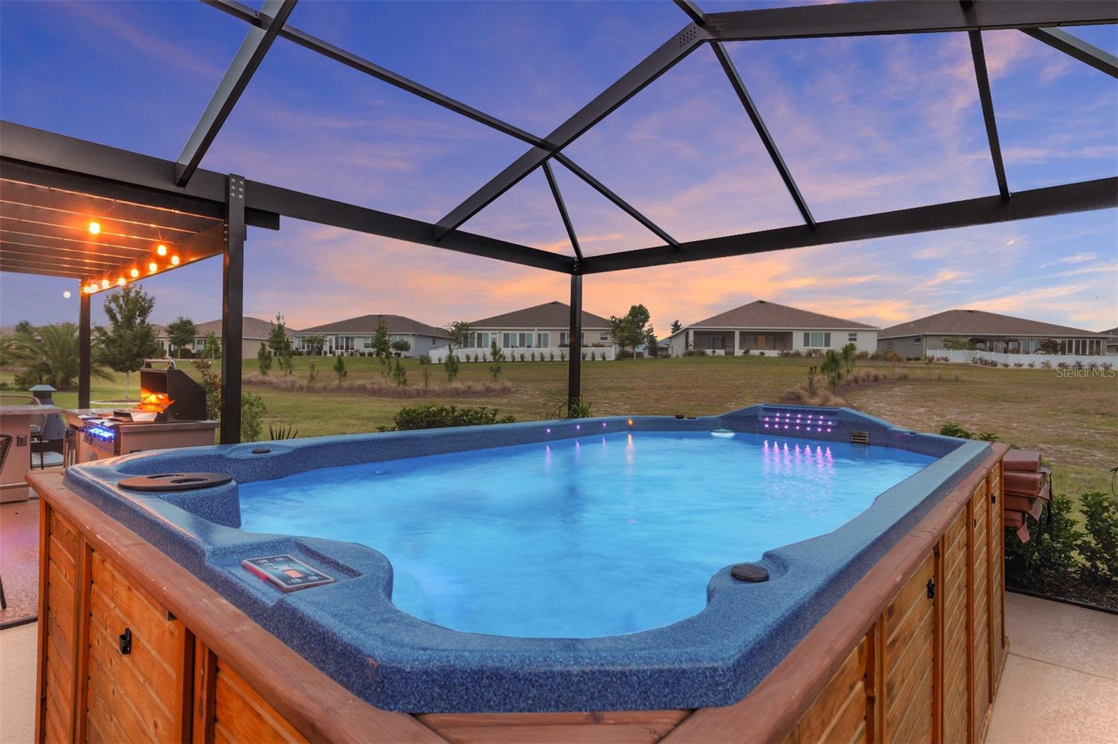 ON TOP OF THE WORLD - Residential