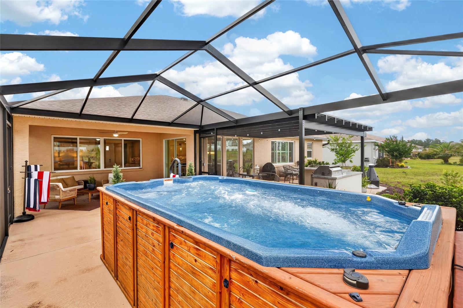 ON TOP OF THE WORLD - Residential