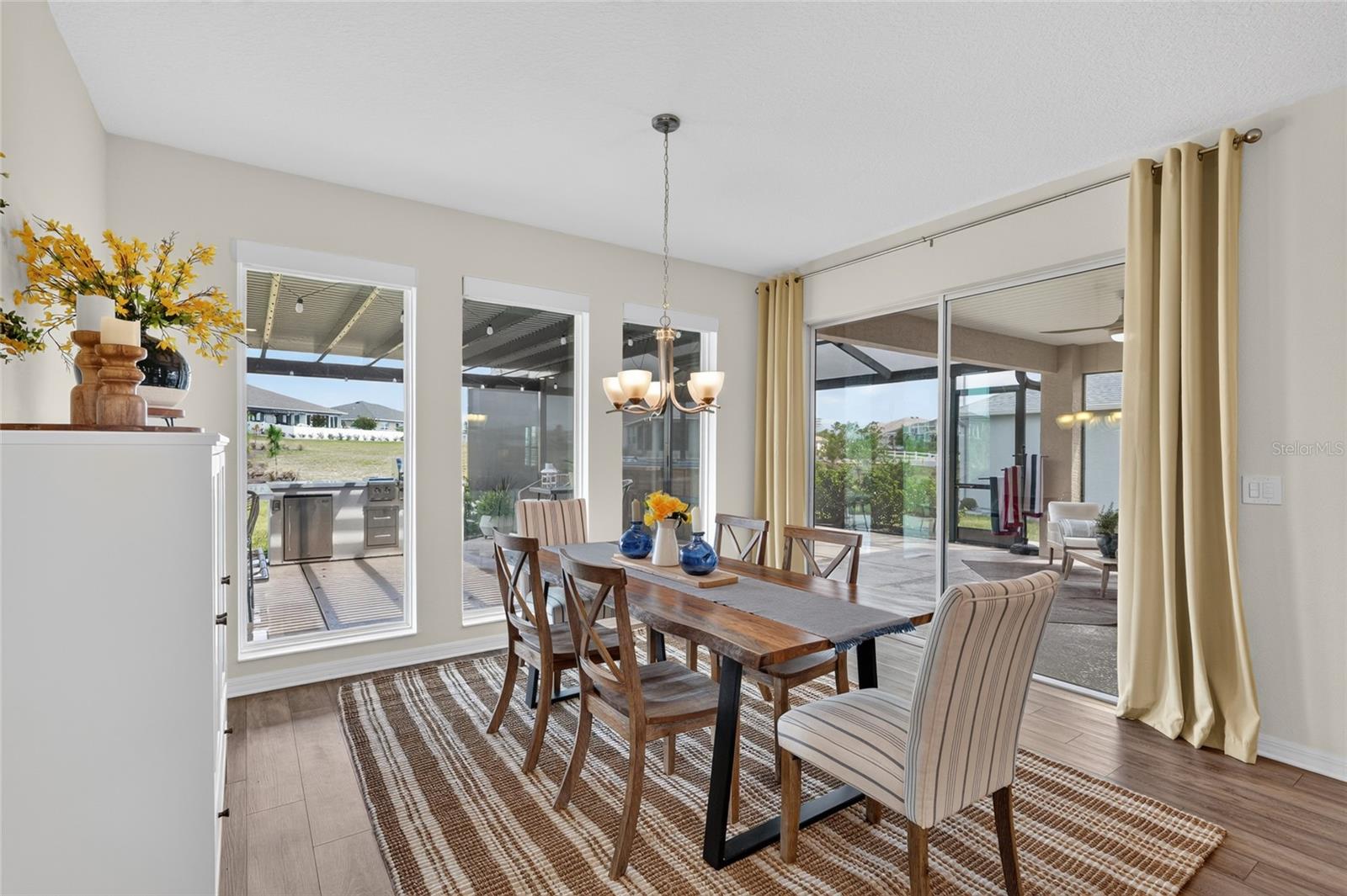 ON TOP OF THE WORLD - Residential