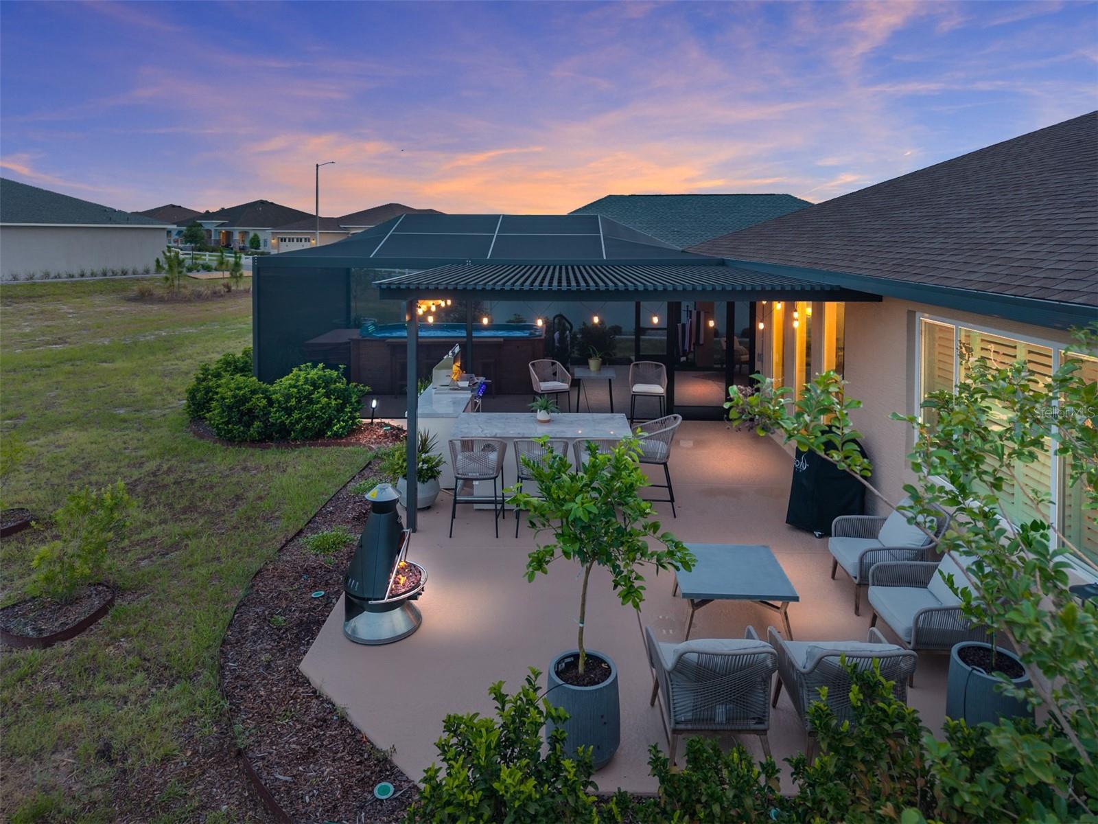ON TOP OF THE WORLD - Residential