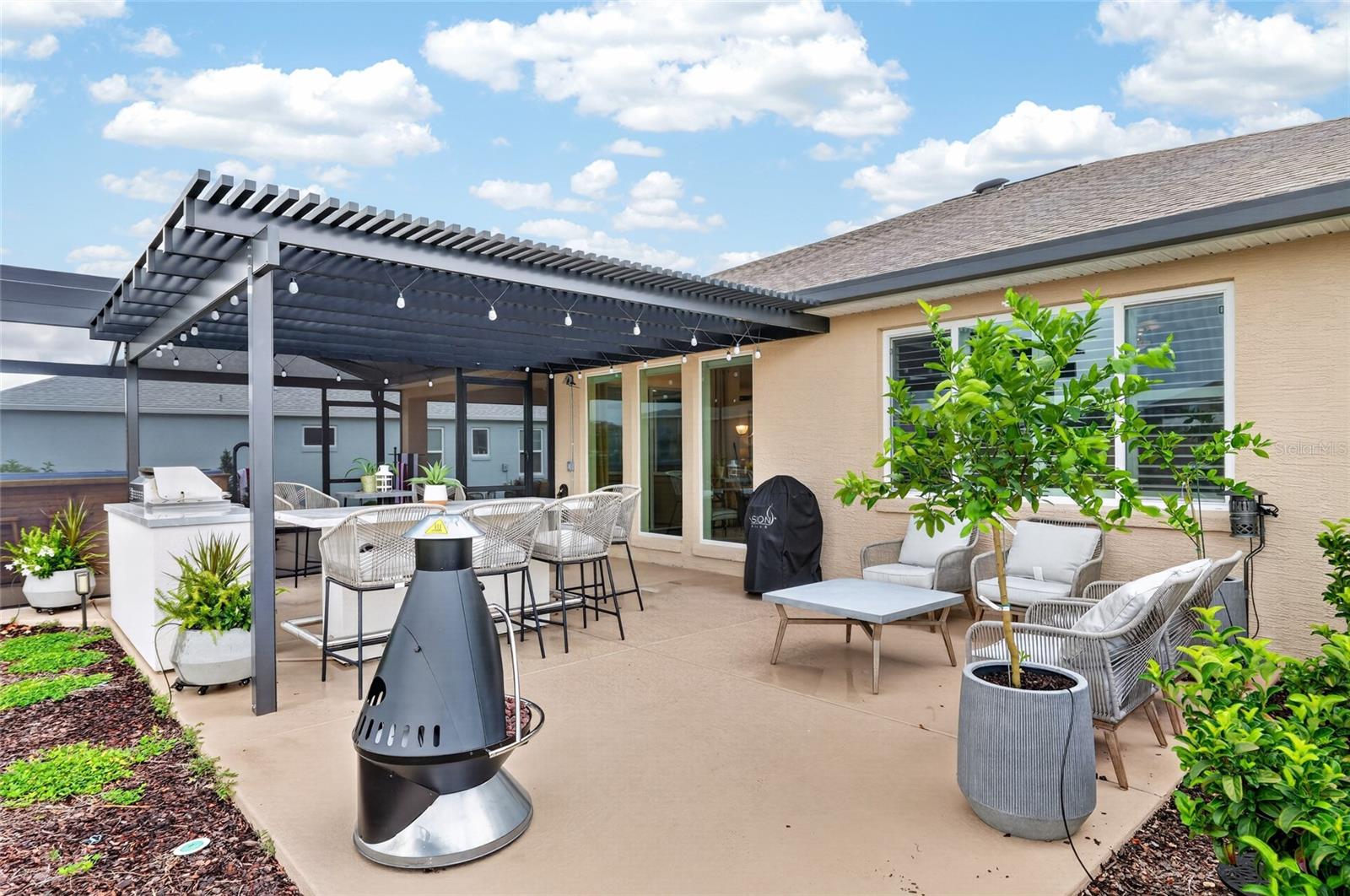 ON TOP OF THE WORLD - Residential