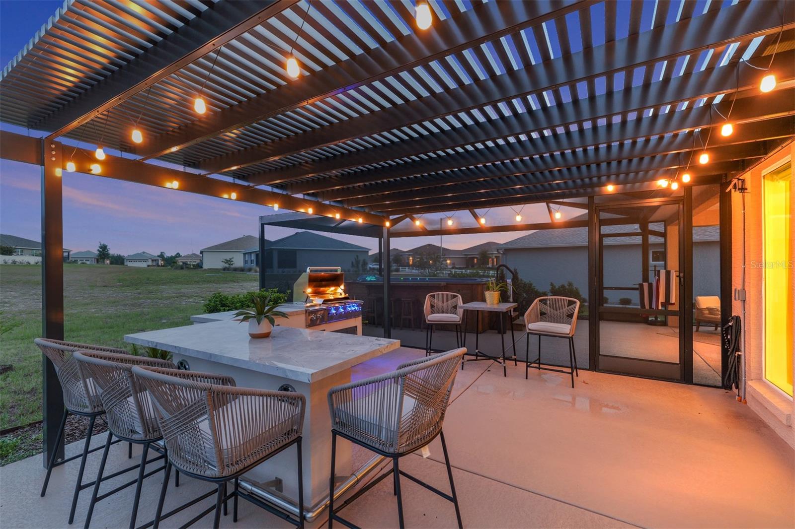ON TOP OF THE WORLD - Residential