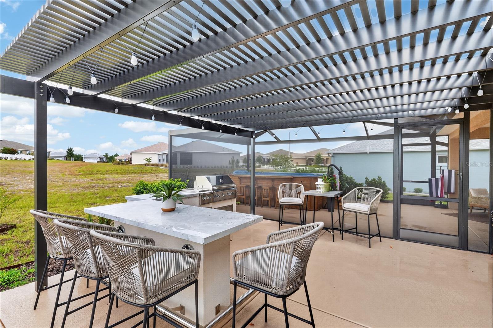 ON TOP OF THE WORLD - Residential