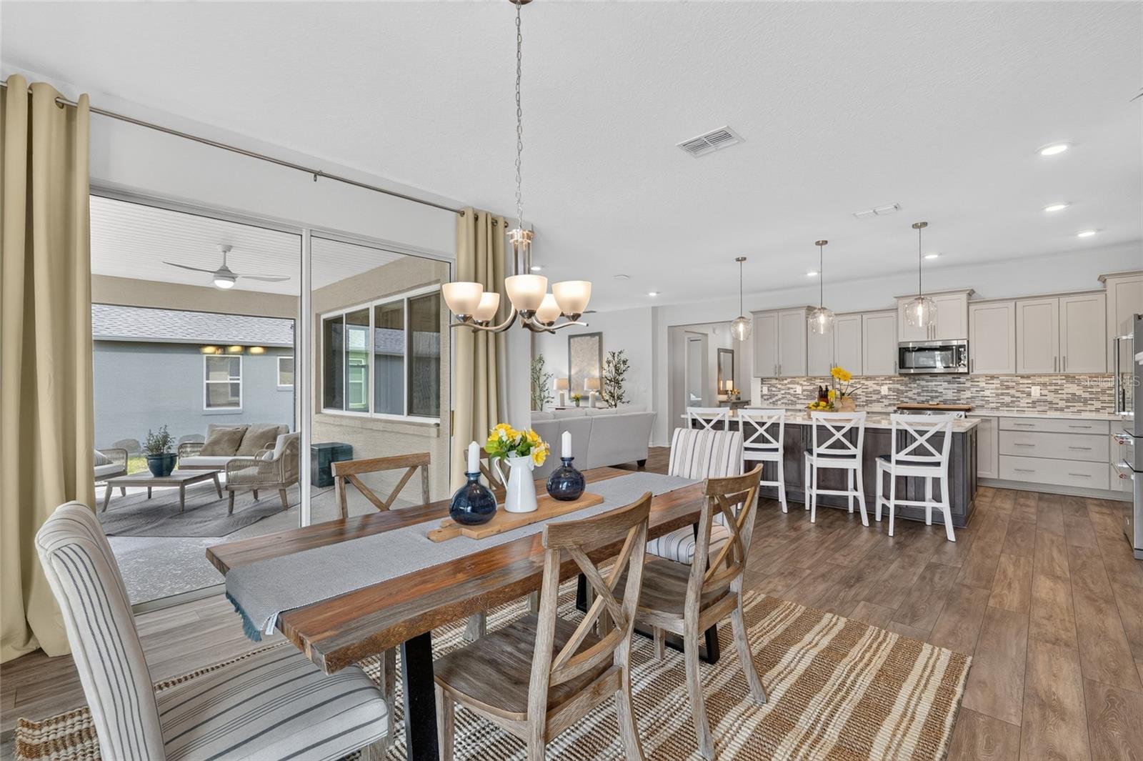 ON TOP OF THE WORLD - Residential