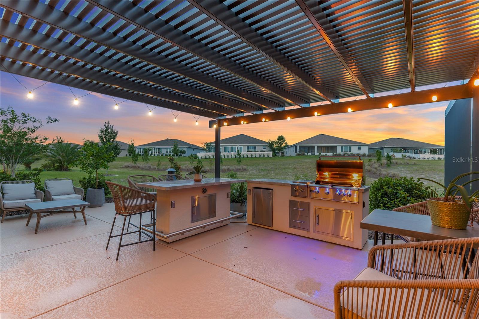 ON TOP OF THE WORLD - Residential