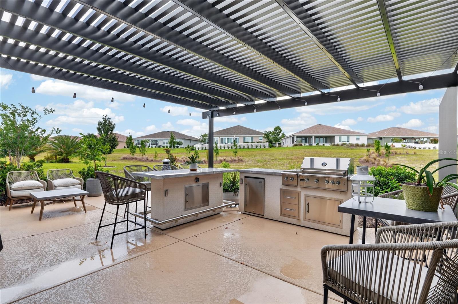 ON TOP OF THE WORLD - Residential