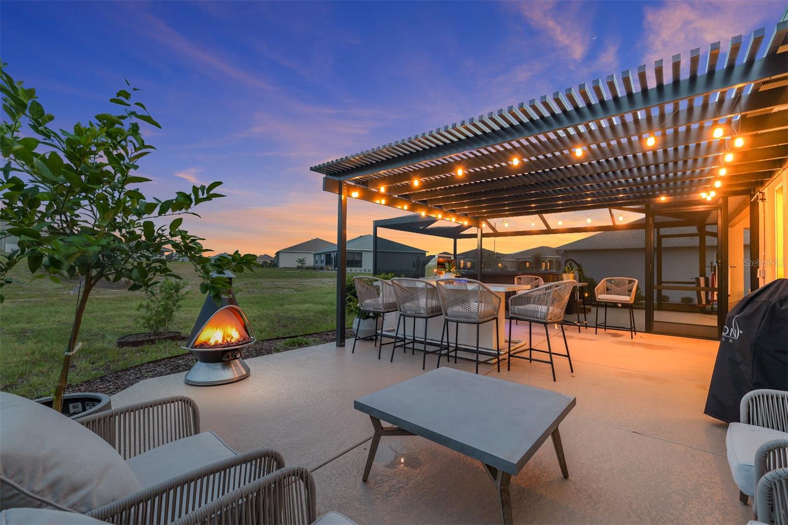 ON TOP OF THE WORLD - Residential