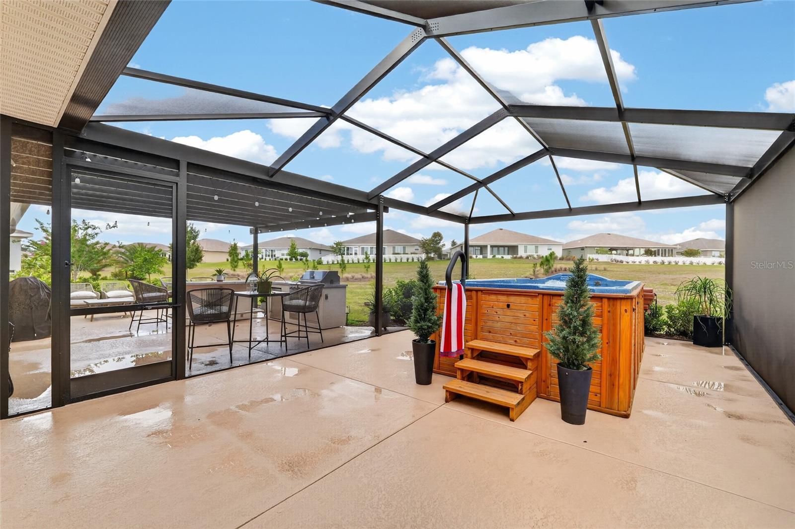 ON TOP OF THE WORLD - Residential