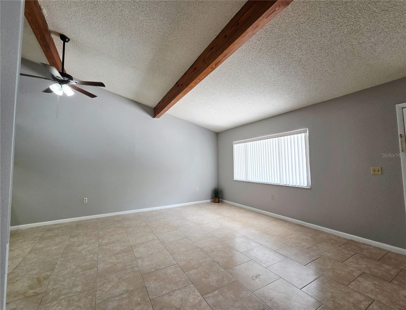 MAYFAIR ON LAKE PH 01 - Residential Lease