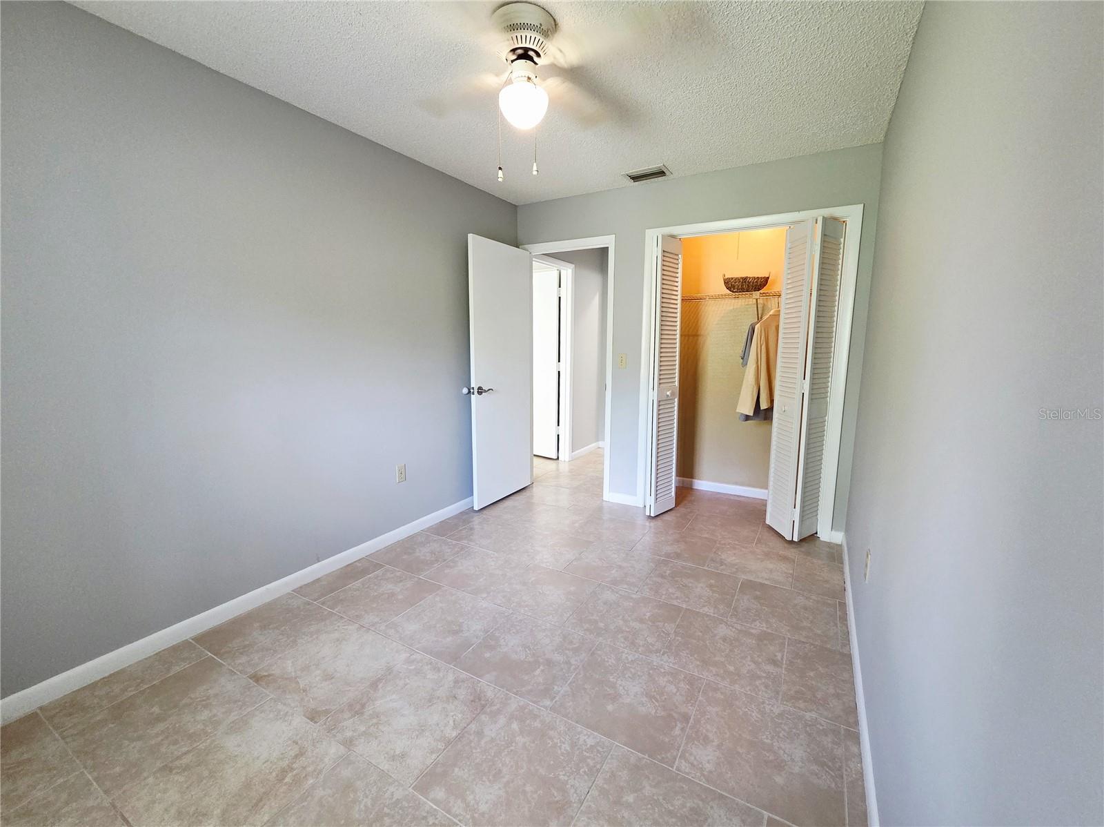 MAYFAIR ON LAKE PH 01 - Residential Lease