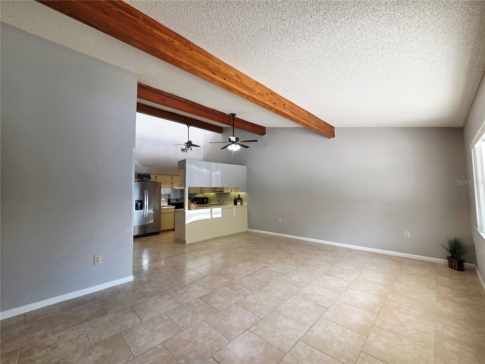 MAYFAIR ON LAKE PH 01 - Residential Lease