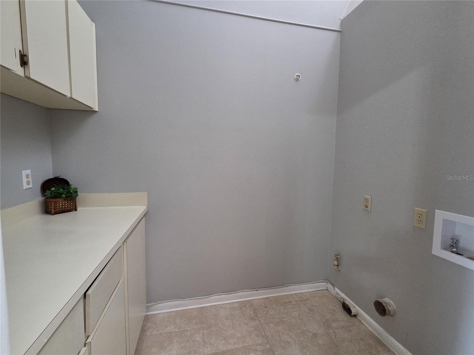 MAYFAIR ON LAKE PH 01 - Residential Lease