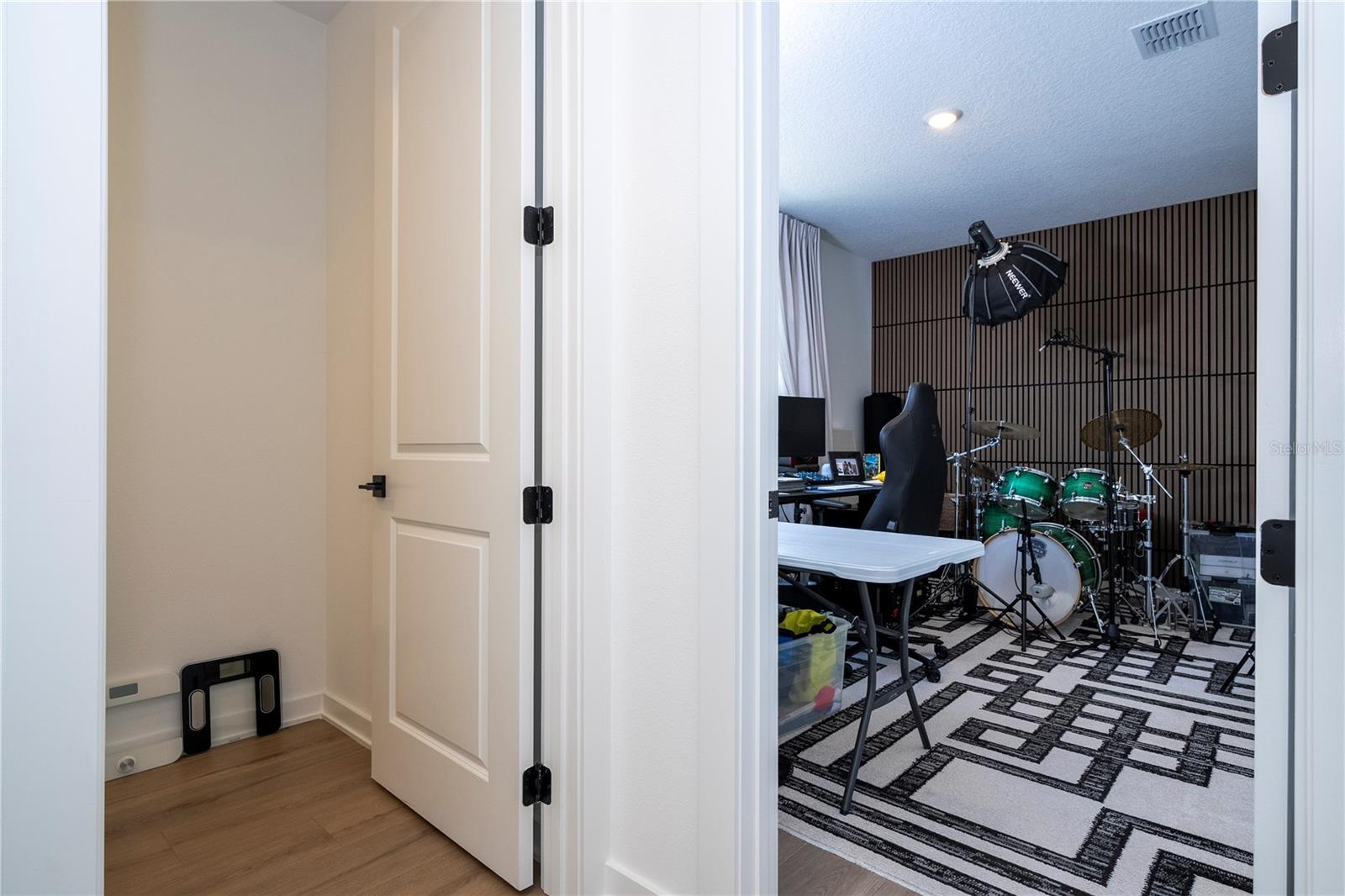 ELLINGTON PLACE - Residential Lease