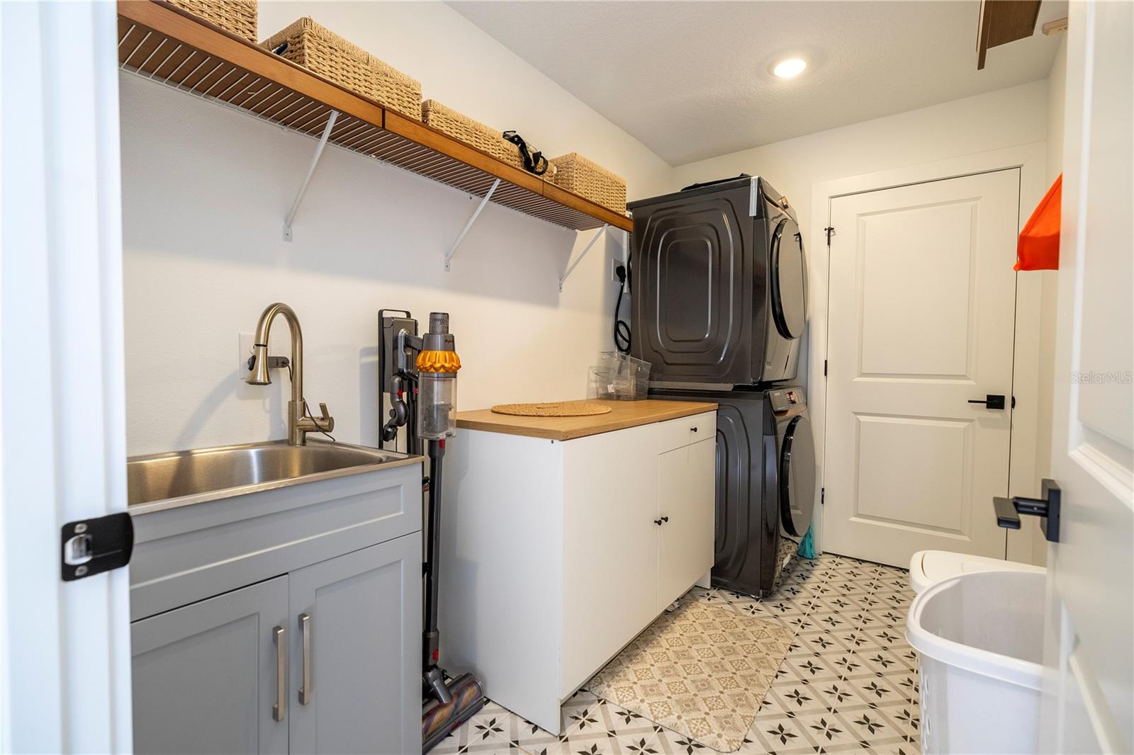 ELLINGTON PLACE - Residential Lease
