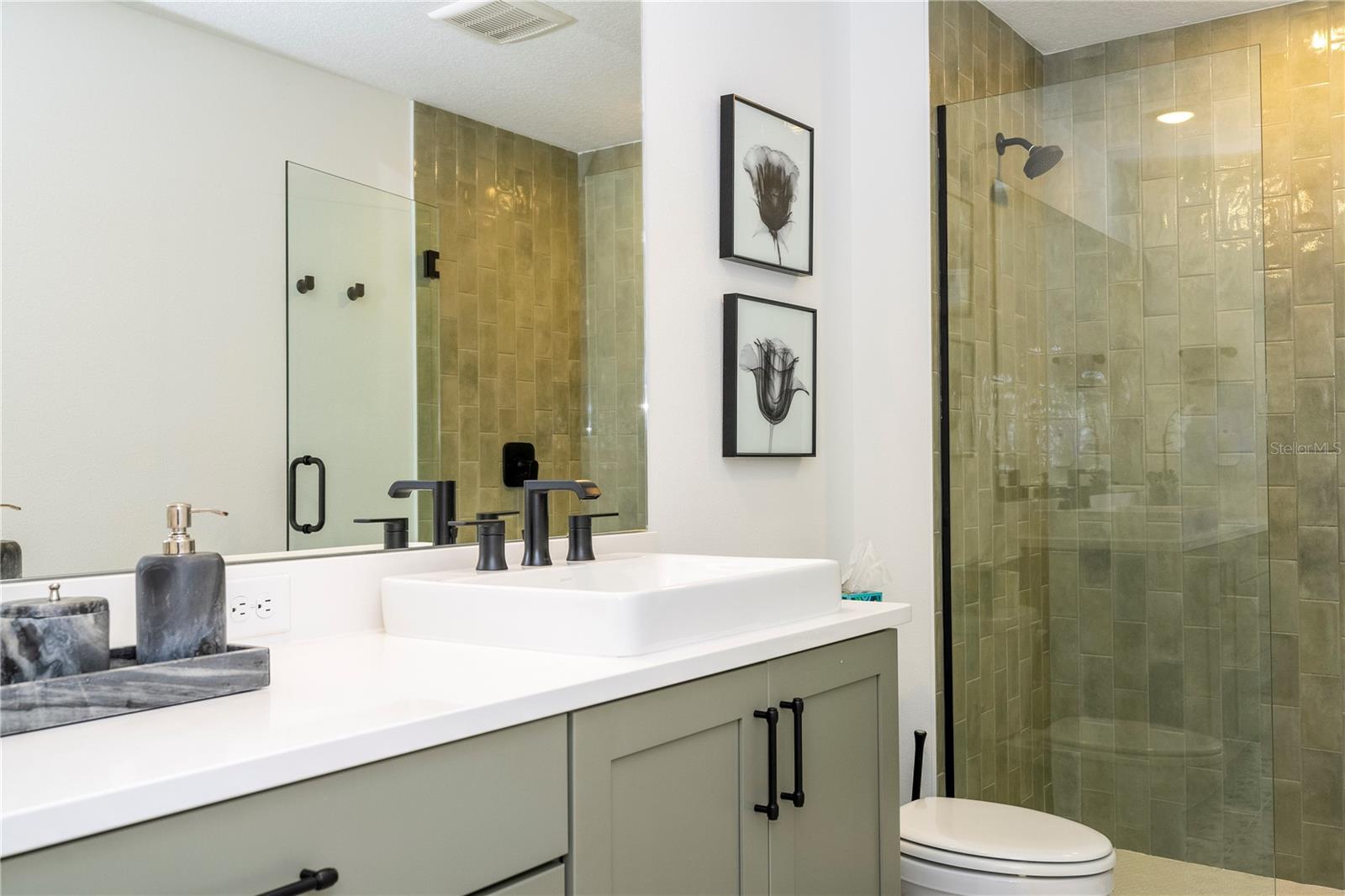 ELLINGTON PLACE - Residential Lease