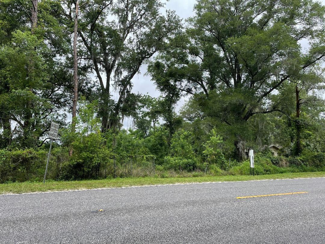 Great location on SR 441 just East of intersection of Expressway 451