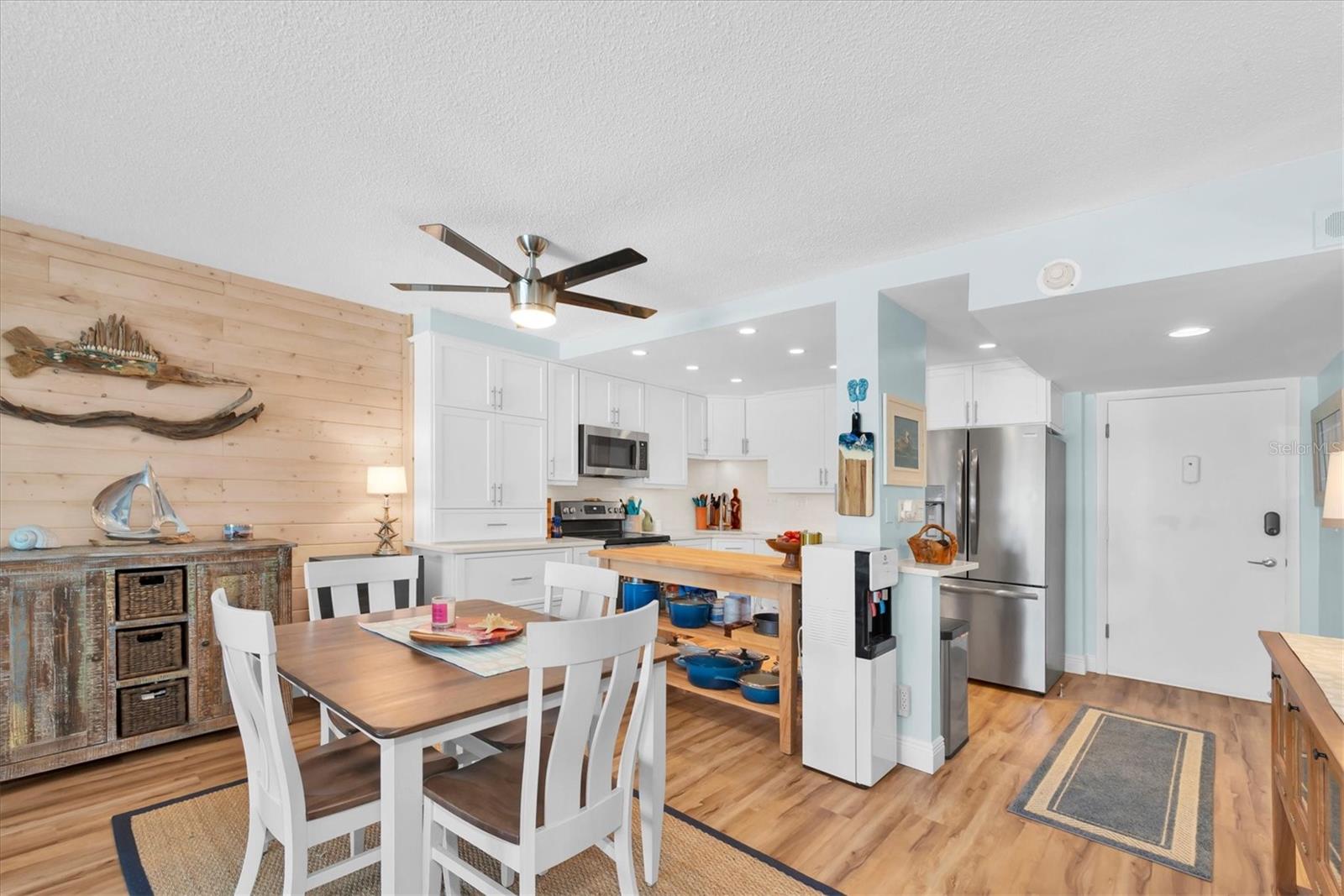 THREE PALMS POINTE CONDO - Residential