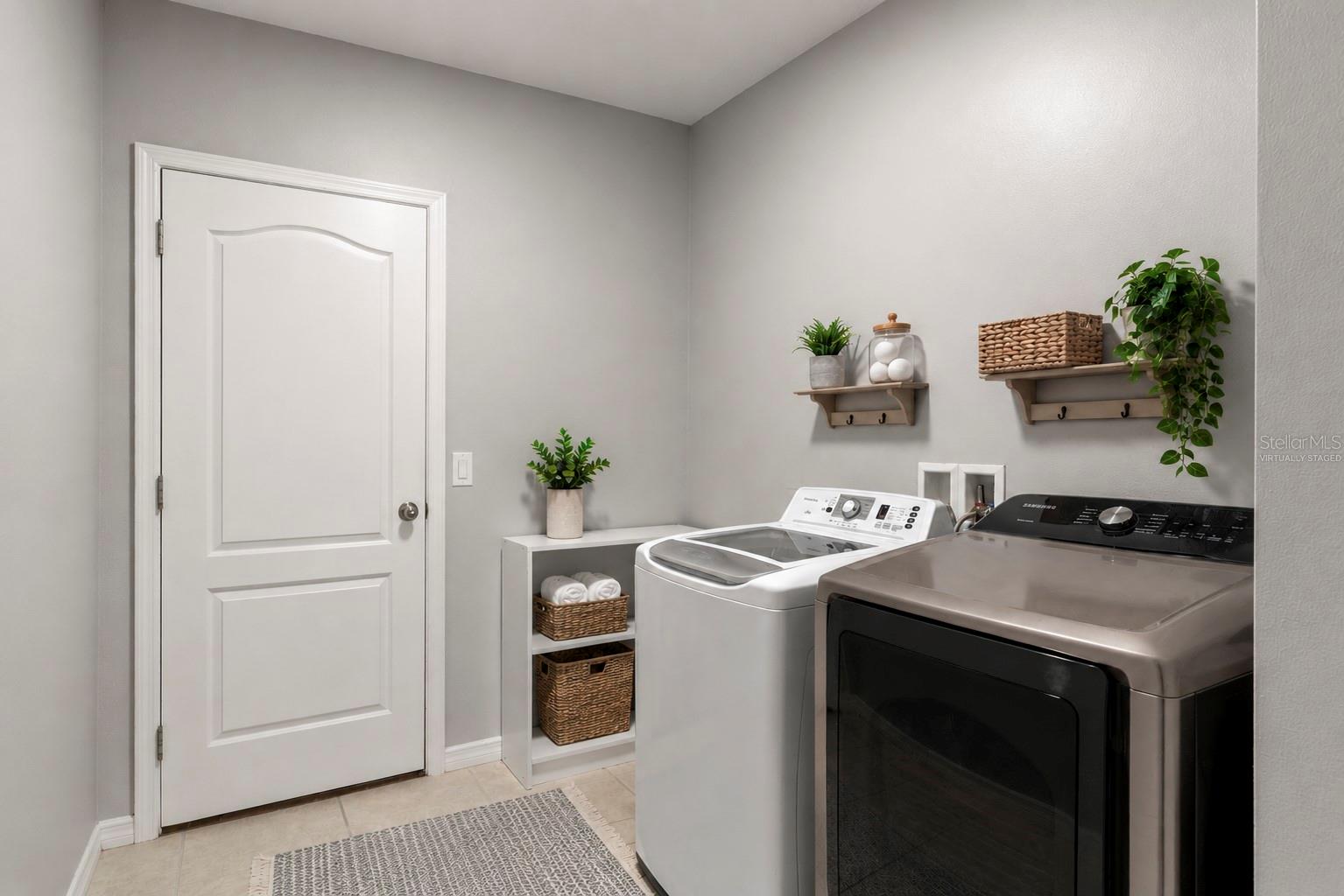 KNIGHT LAKE ESTATES - Residential
